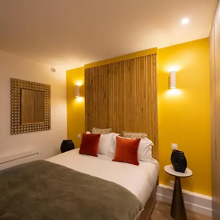 Au Pied De La Tour Apartment